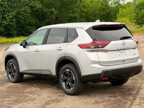 Everest White P 2026 Nissan Rogue SV