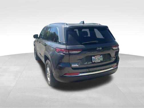 Metallic 2024 Jeep Grand Cherokee Laredo
