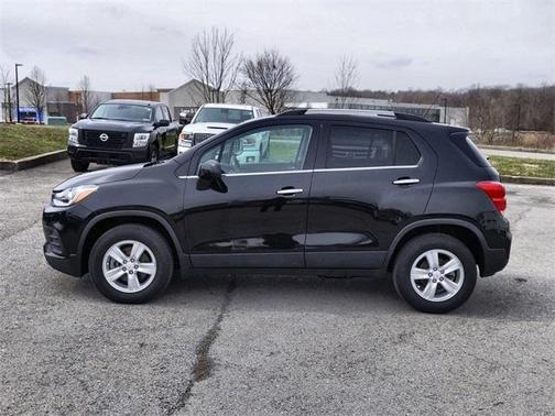 Photo 2 of 35 of 2019 Chevrolet Trax LT