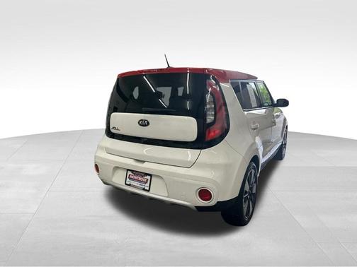White 2017 Kia Soul +