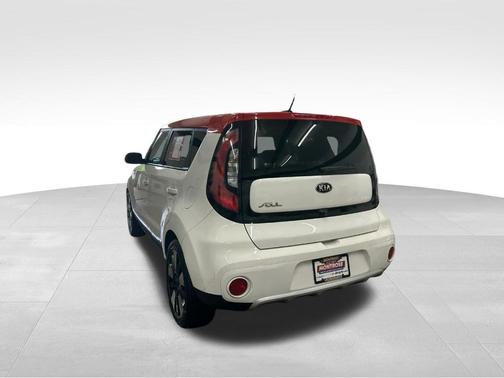 White 2017 Kia Soul +