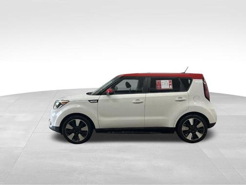 White 2017 Kia Soul +