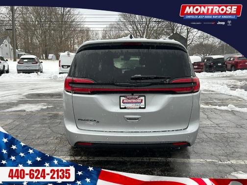 2026 Chrysler Pacifica Select