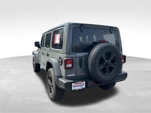 Sting Gray Clearcoat 2023 Jeep Wrangler Sahara