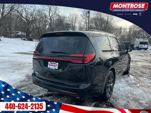 2026 Chrysler Pacifica Select