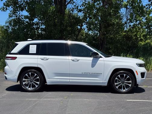 Bright White Clearcoat 2023 Jeep Grand Cherokee Overland