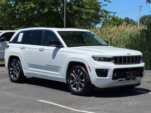 Bright White Clearcoat 2023 Jeep Grand Cherokee Overland