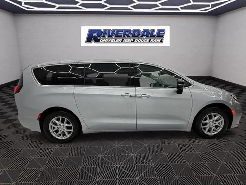 2024 Chrysler Pacifica Touring-L