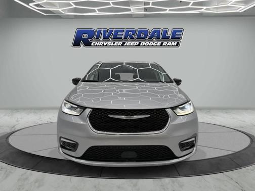 2024 Chrysler Pacifica Touring-L