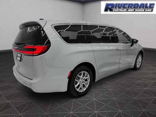 2024 Chrysler Pacifica Touring-L