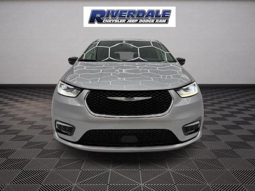 2024 Chrysler Pacifica Touring-L