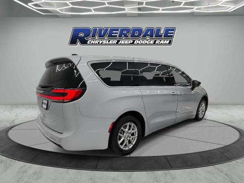 2024 Chrysler Pacifica Touring-L