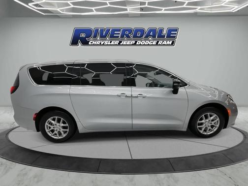 2024 Chrysler Pacifica Touring-L