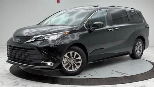 2024 Toyota Sienna XLE