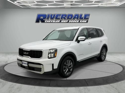 Glacial White Pearl 2023 Kia Telluride LX