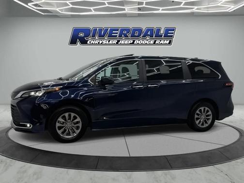 2024 Toyota Sienna XLE