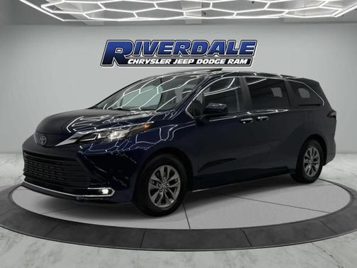 2024 Toyota Sienna XLE