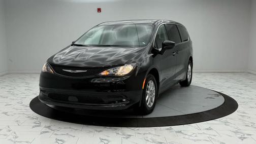 2024 Chrysler Voyager LX