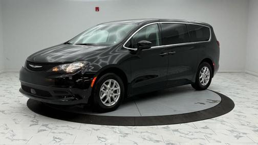 2024 Chrysler Voyager LX
