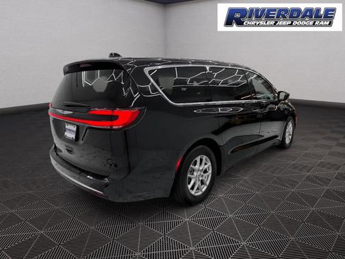 2024 Chrysler Pacifica Touring-L