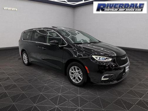 2024 Chrysler Pacifica Touring-L