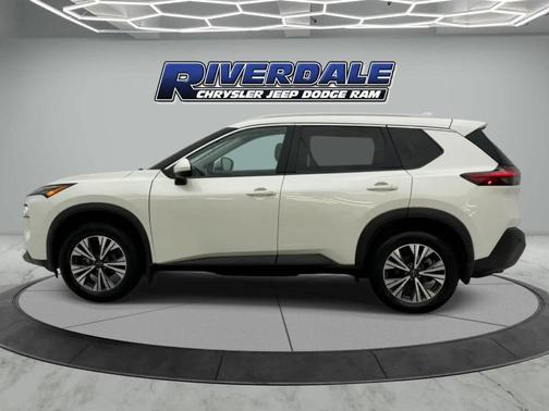 White 2022 Nissan Rogue SV