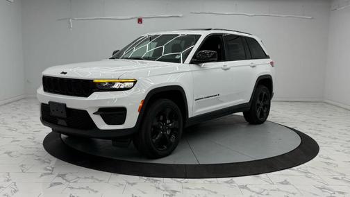 2025 Jeep Grand Cherokee Laredo