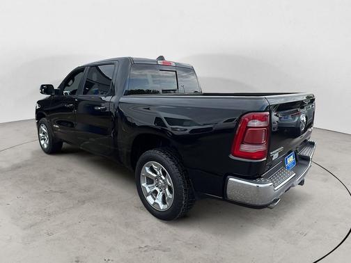 Diamond Black Crystal Pearlcoat 2019 RAM 1500 Big Horn