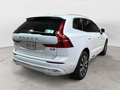 2023 Volvo XC60 B5 Plus Bright Theme