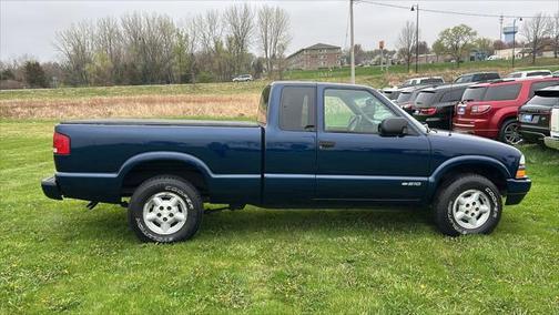 2002 Chevrolet S-10 Base