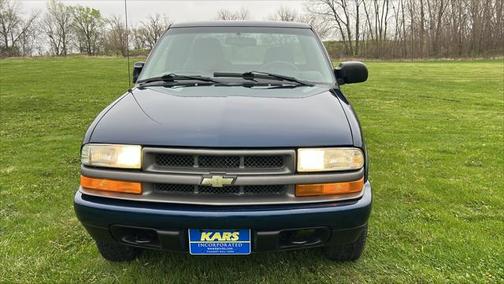 2002 Chevrolet S-10 Base