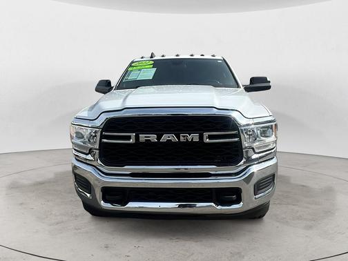 Bright White Clearcoat 2022 RAM 2500 Tradesman Crew Cab 4x4 8' Box