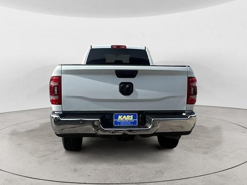 Bright White Clearcoat 2022 RAM 2500 Tradesman Crew Cab 4x4 8' Box