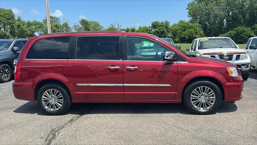 2014 Chrysler Town & Country Touring-L