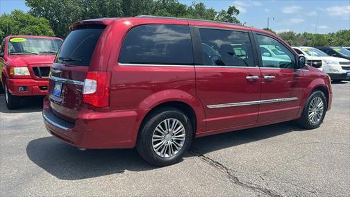 2014 Chrysler Town & Country Touring-L