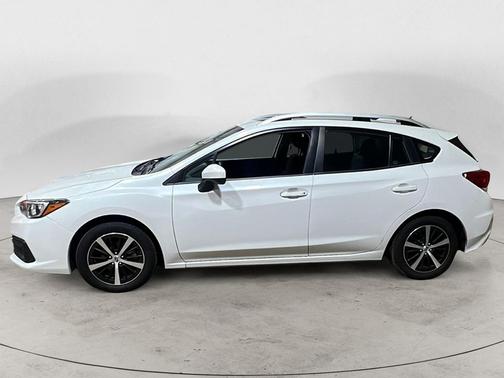 Crystal White Pearl 2023 Subaru Impreza Premium