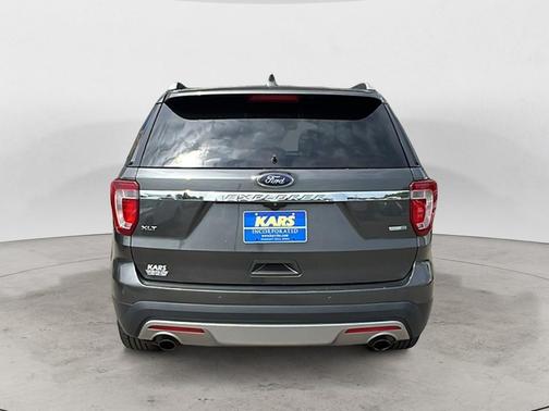 Gray 2016 Ford Explorer XLT