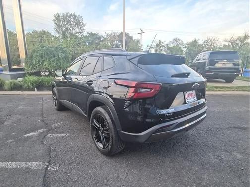 Mosaic Black Metallic 2024 Chevrolet Trax FWD ACTIV