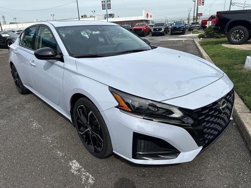 2023 Nissan Altima SR FWD