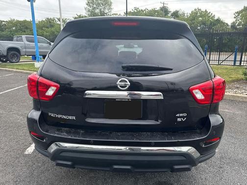 2018 Nissan Pathfinder SV