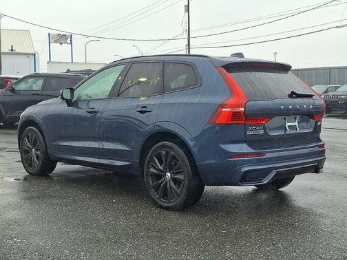 2024 Volvo XC60 B5 Plus Dark Theme