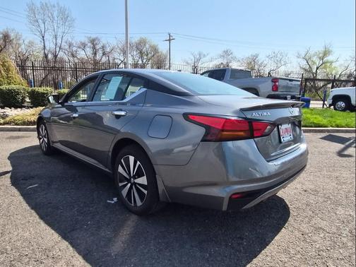Gun Metallic 2022 Nissan Altima 2.5 SV