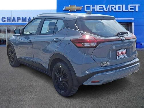 Boulder Gray Pearl 2023 Nissan Kicks SV