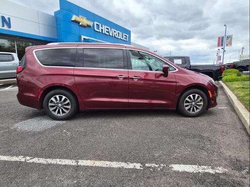 Velvet Red Pearlcoat 2020 Chrysler Pacifica Touring-L Plus