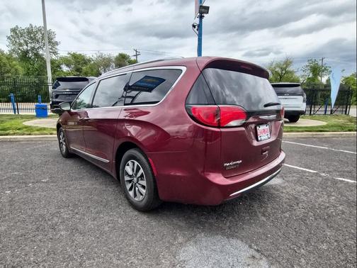Velvet Red Pearlcoat 2020 Chrysler Pacifica Touring-L Plus