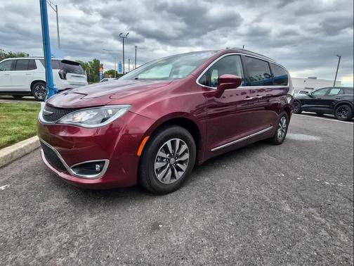 Velvet Red Pearlcoat 2020 Chrysler Pacifica Touring-L Plus