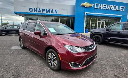 Velvet Red Pearlcoat 2020 Chrysler Pacifica Touring-L Plus