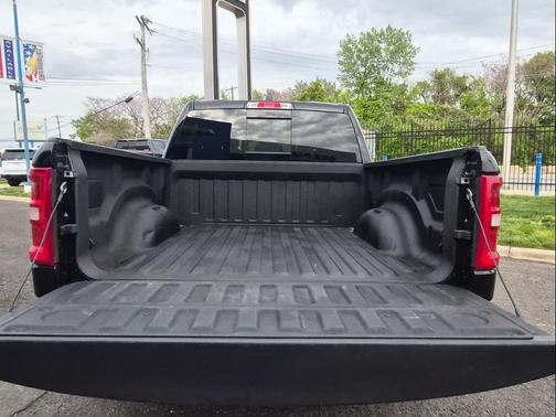 Diamond Black Crystal Pearlcoat 2025 RAM 1500 Big Horn/Lone Star