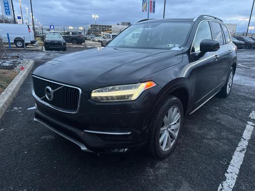 2016 Volvo XC90 T6 Momentum