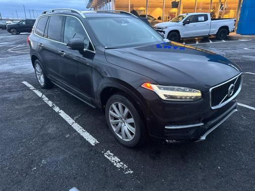 2016 Volvo XC90 T6 Momentum